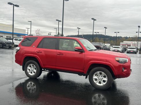 Used 2024 Toyota 4Runner SR5 Premium w/ Moonroof Package image 2