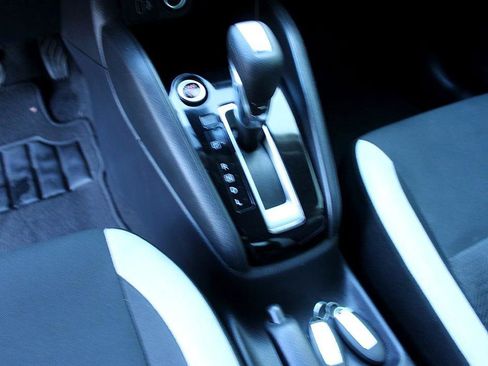 Used 2021 Nissan Versa SV image 10