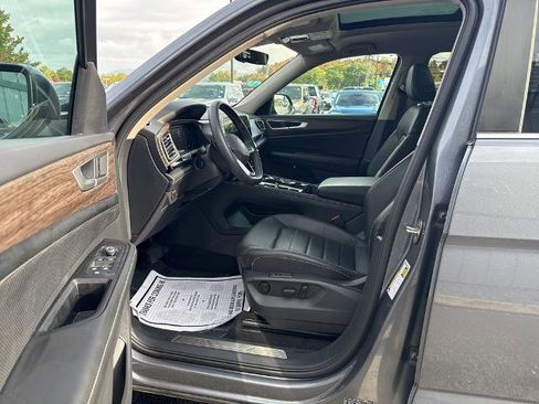 Used 2024 Volkswagen Atlas SEL image 9