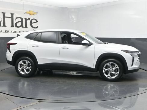 Used 2024 Chevrolet Trax LS w/ LS Convenience Package FWD image 1