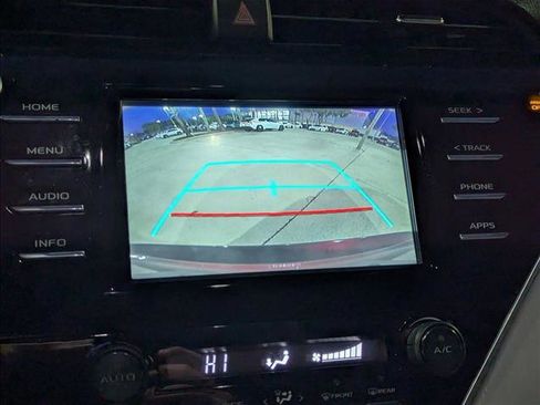 Used 2018 Toyota Camry SE image 11