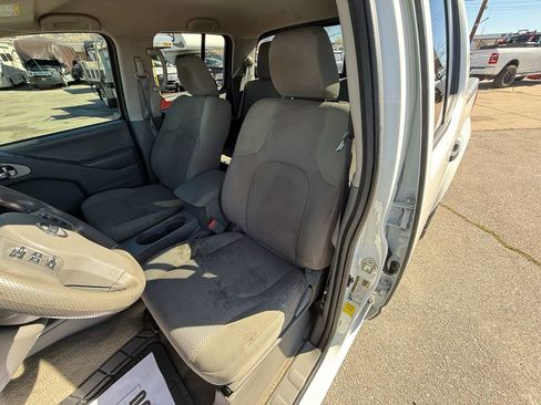 Used 2016 Nissan Frontier SV image 12