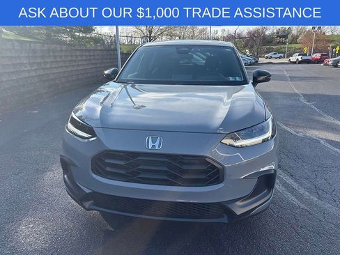 Used 2025 Honda HR-V Sport image 2