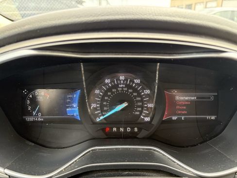 Used 2015 Ford Fusion SE FWD image 18