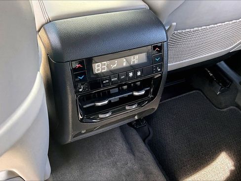 Used 2022 Jeep Grand Cherokee L Summit w/ Luxury Tech Group V image 10