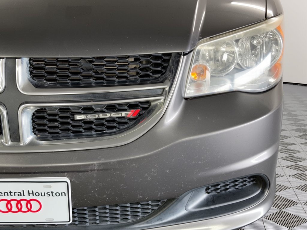 Used 2016 Dodge Grand Caravan SE FWD image 12