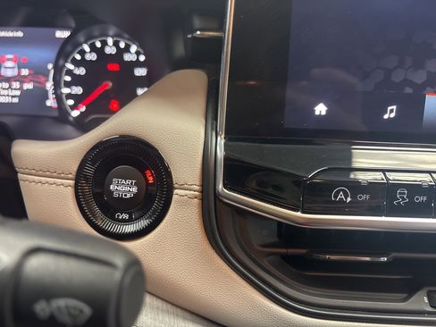 Used 2024 Jeep Compass Limited image 20