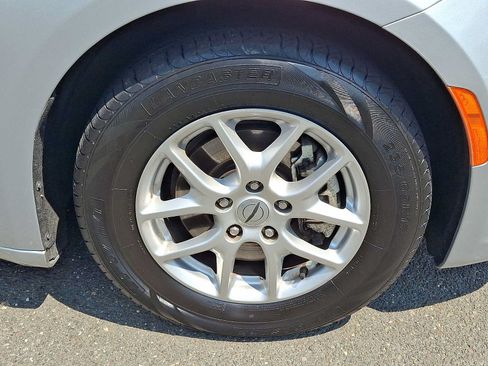 Certified 2023 Chrysler Pacifica Touring-L FWD image 8