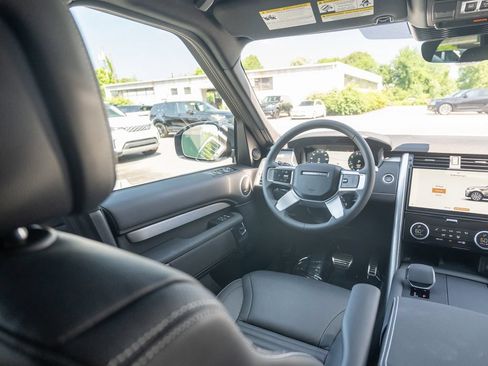 Used 2025 Land Rover Discovery Dynamic SE AWD/4WD image 19