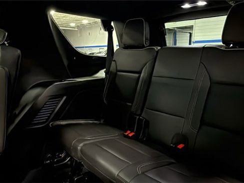 Used 2021 Chevrolet Tahoe Premier w/ Premium Package image 16