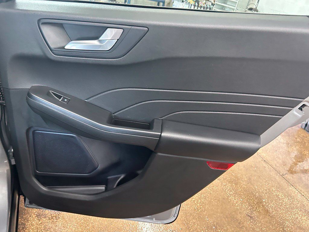 Used 2024 Ford Escape Platinum AWD/4WD image 28