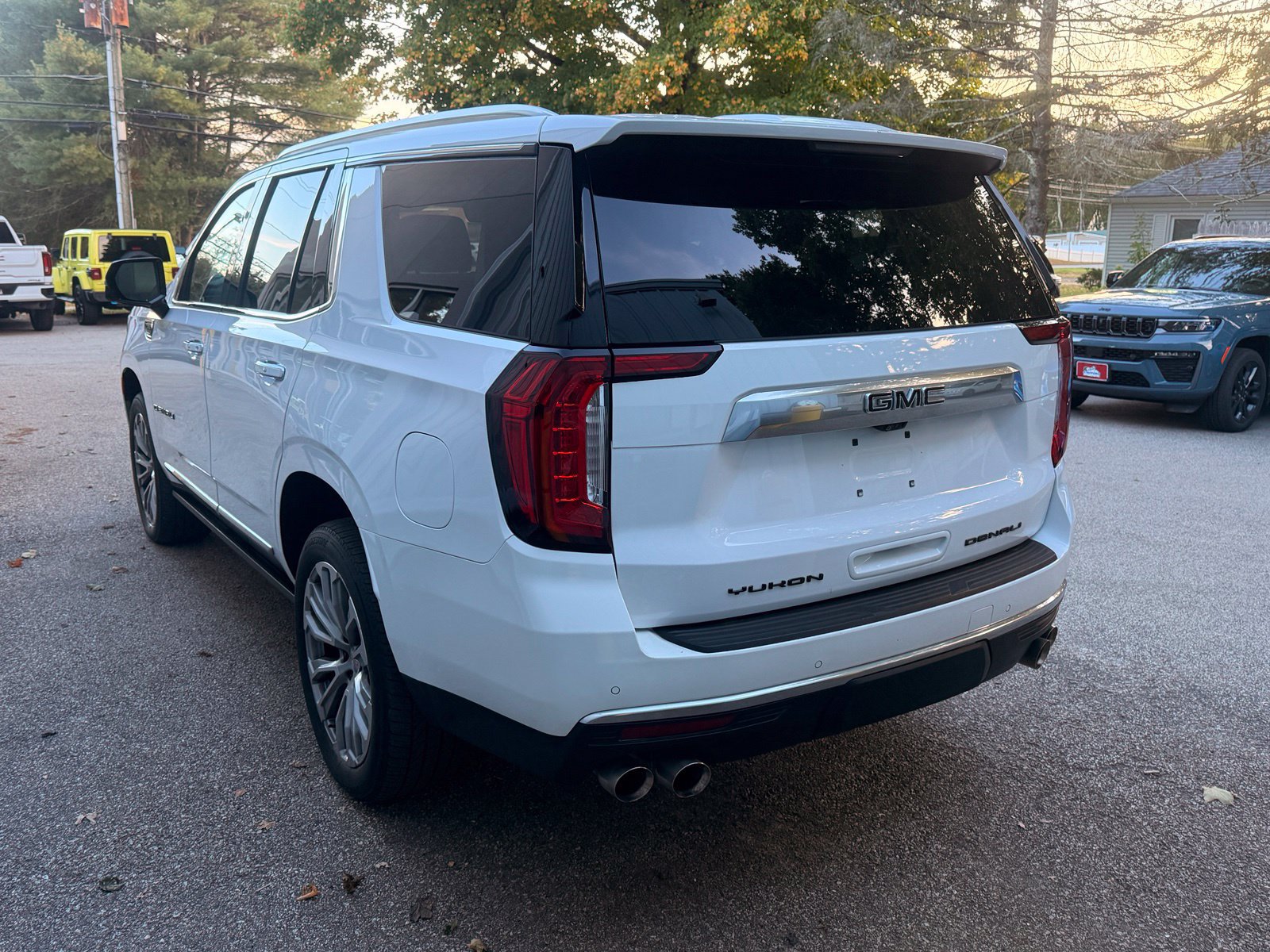 Used 2021 GMC Yukon Denali w/ Denali Premium Package AWD/4WD image 5