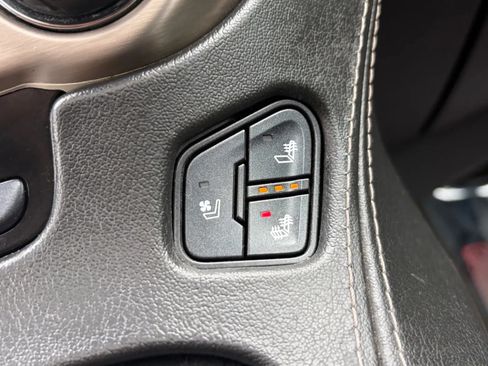 Used 2017 GMC Yukon Denali w/ Open Road Package AWD/4WD image 27
