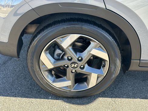 Used 2023 Hyundai Venue SEL image 19