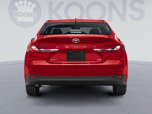 Used 2025 Toyota Camry LE image 7