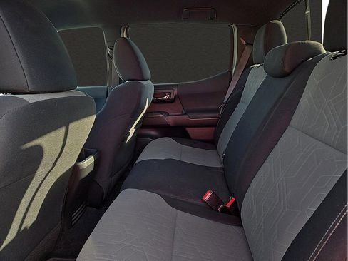 Used 2022 Toyota Tacoma TRD Off-Road w/ Technology Package image 9