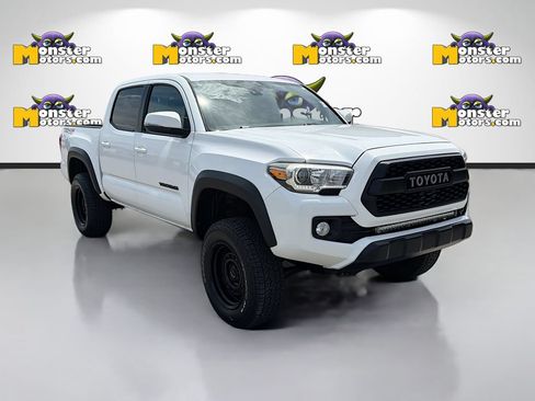 Used 2018 Toyota Tacoma TRD Off-Road AWD/4WD image 3