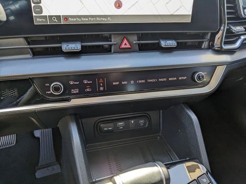 Certified 2025 Kia Sportage SX image 25