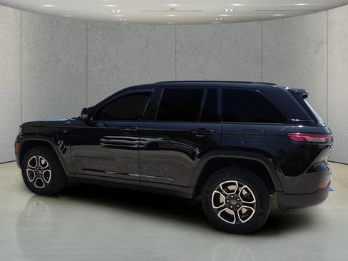 Used 2022 Jeep Grand Cherokee Trailhawk w/ Advanced Protech Group II AWD/4WD image 5