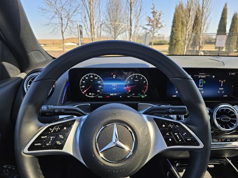 Certified 2025 Mercedes-Benz GLB 250 4MATIC image 19