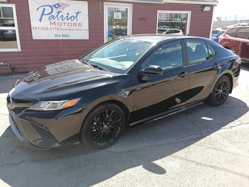 Used 2019 Toyota Camry SE FWD image 1