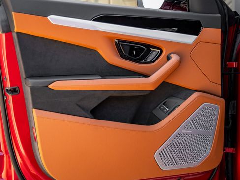 Used 2026 Lamborghini Urus SE image 16