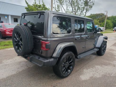 Used 2025 Jeep Wrangler Unlimited Sahara w/ Safety Group AWD/4WD image 6