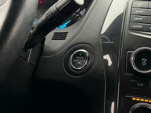 Used 2017 Ford Explorer XLT image 25