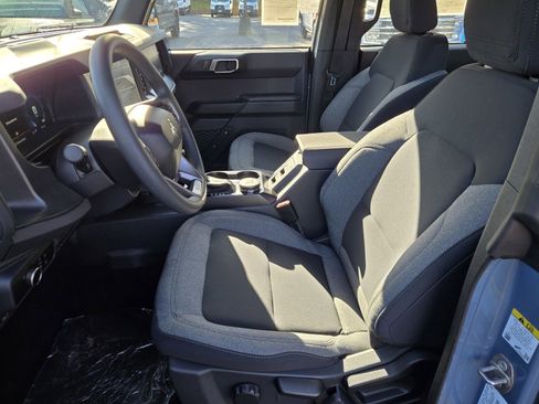 New 2025 Ford Bronco 4-Door image 8