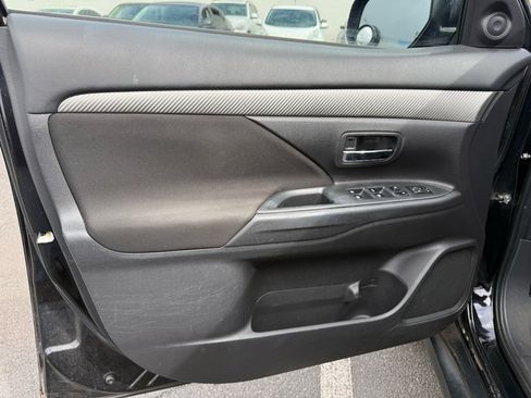 Used 2016 Mitsubishi Outlander SE image 10