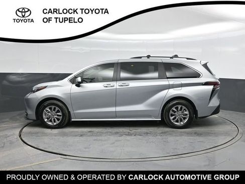 Used 2025 Toyota Sienna LE image 9