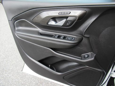 Used 2024 GMC Terrain SLT w/ Tech Package image 26