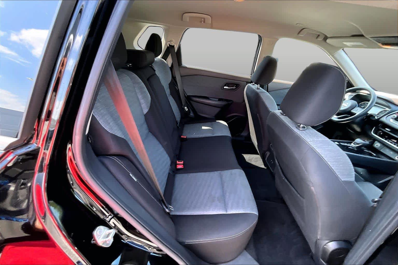 Used 2023 Nissan Rogue SV FWD image 18