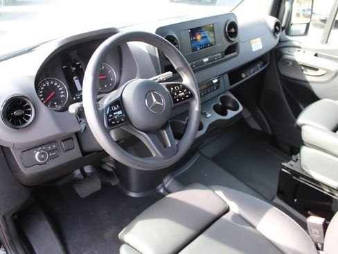 Used 2024 Mercedes-Benz Sprinter 2500 image 23