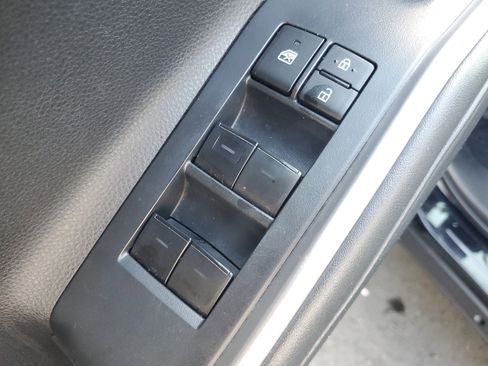 Used 2022 Toyota Highlander XLE image 21