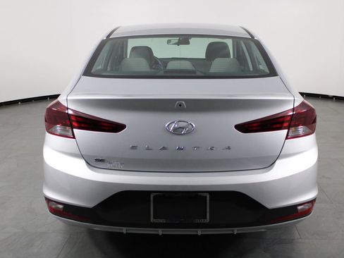 Used 2020 Hyundai Elantra SE image 9