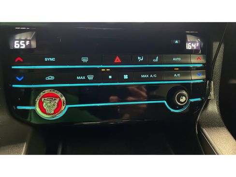 Used 2017 Jaguar F-PACE Prestige image 14