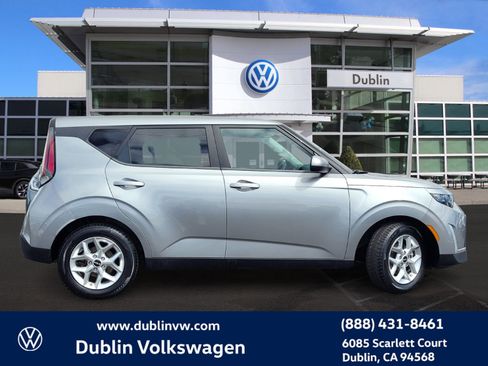 Used 2023 Kia Soul LX w/ Option Group 015 image 3