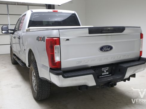 Used 2019 Ford F250 XL w/ Power Equipment Group AWD/4WD image 2
