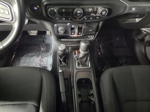 Used 2022 Jeep Wrangler Sport AWD/4WD image 16