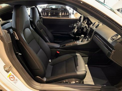 Used 2025 Porsche 718 Cayman w/ Sport Chrono Package image 27