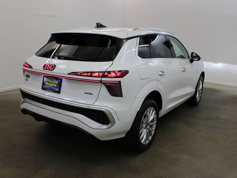 New 2026 Audi Q3 quattro 2.0T AWD/4WD image 5