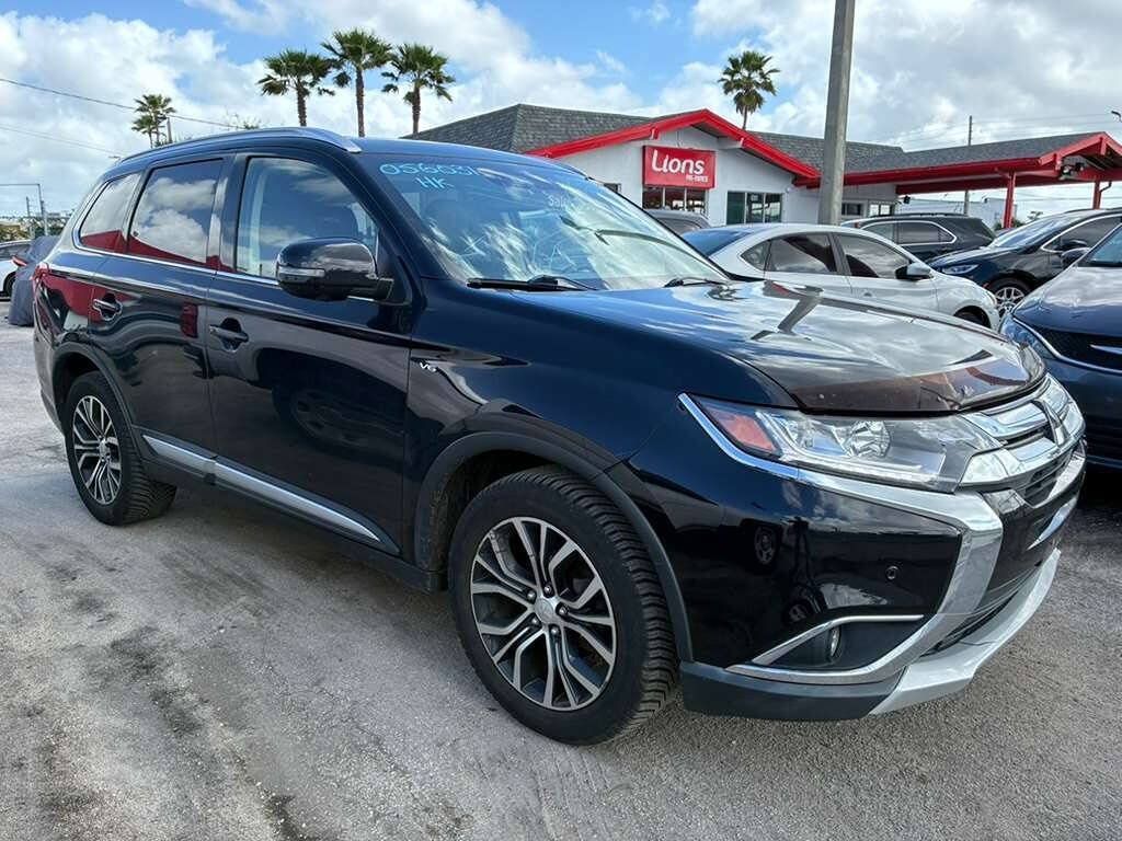 Used 2017 Mitsubishi Outlander GT AWD/4WD image 5