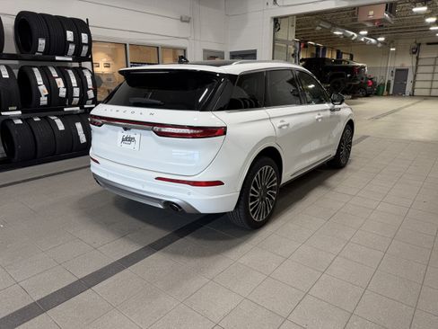 Used 2022 Lincoln Corsair AWD w/ Premium Package image 9