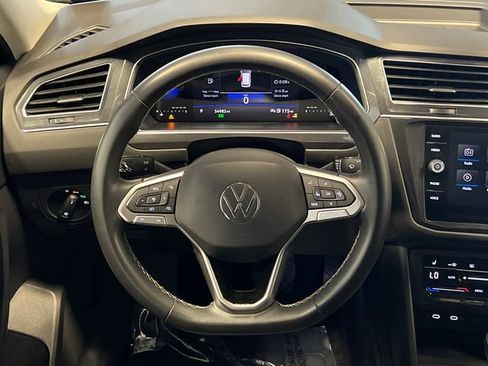 Used 2022 Volkswagen Tiguan SE FWD image 18