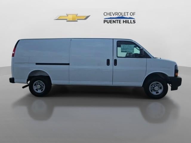 New 2026 Chevrolet Express 2500 Extended w/ Communications Package RWD image 9