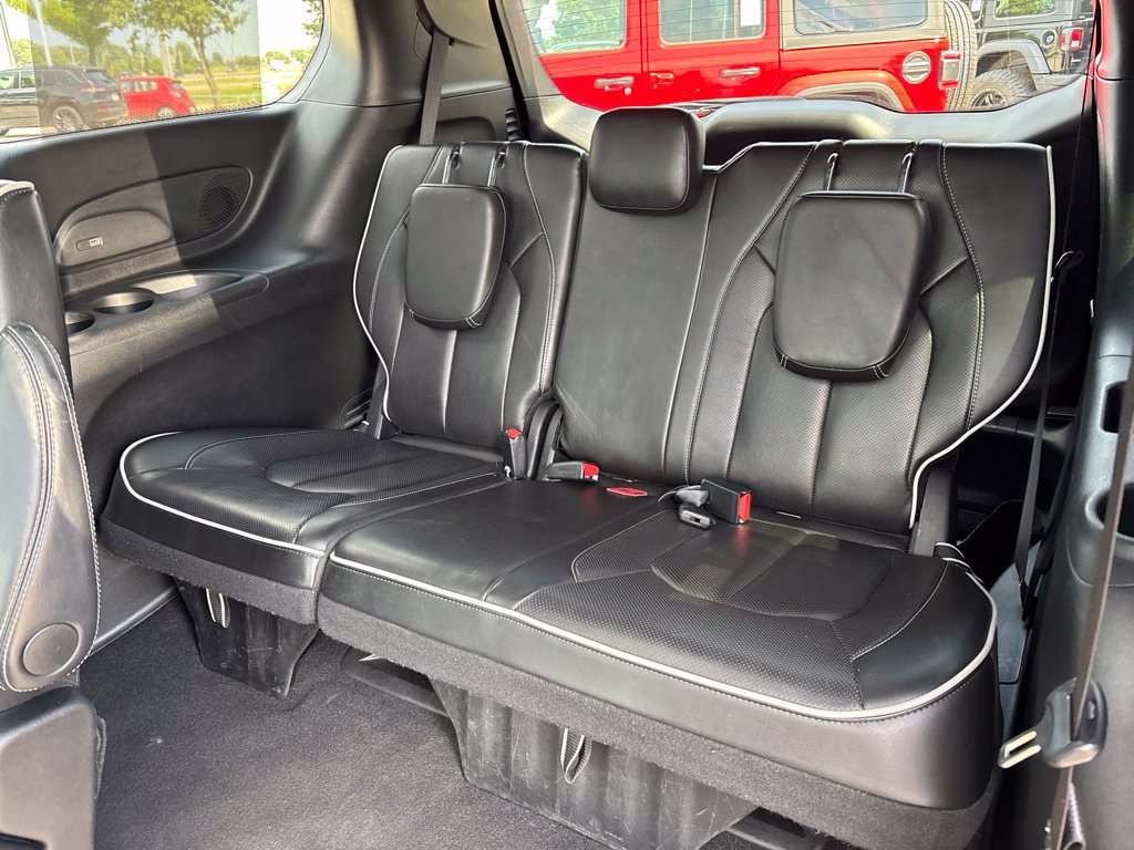 Used 2025 Chrysler Pacifica Limited FWD image 18
