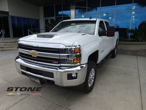 Used 2019 Chevrolet Silverado 2500 LT AWD/4WD image 3