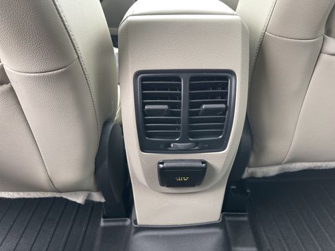 Used 2019 Ford Escape Titanium image 28