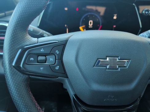 Used 2025 Chevrolet Trax RS FWD image 22